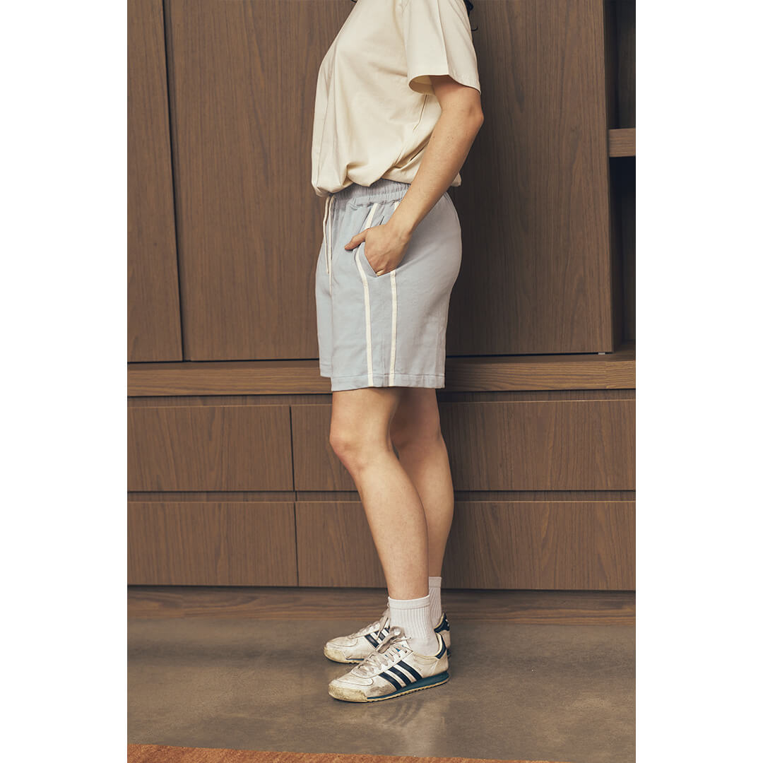 Stripe Travel Short in Sky - side detail
